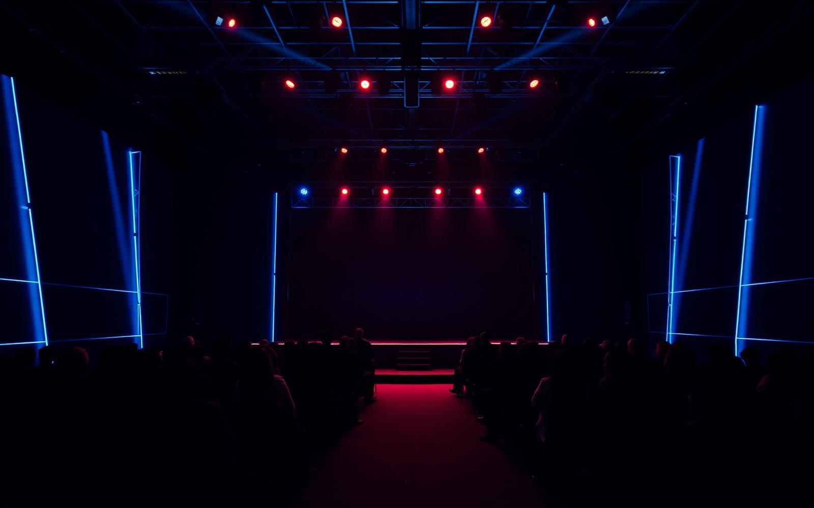 Palco de evento presencial de marketing com iluminação azul
